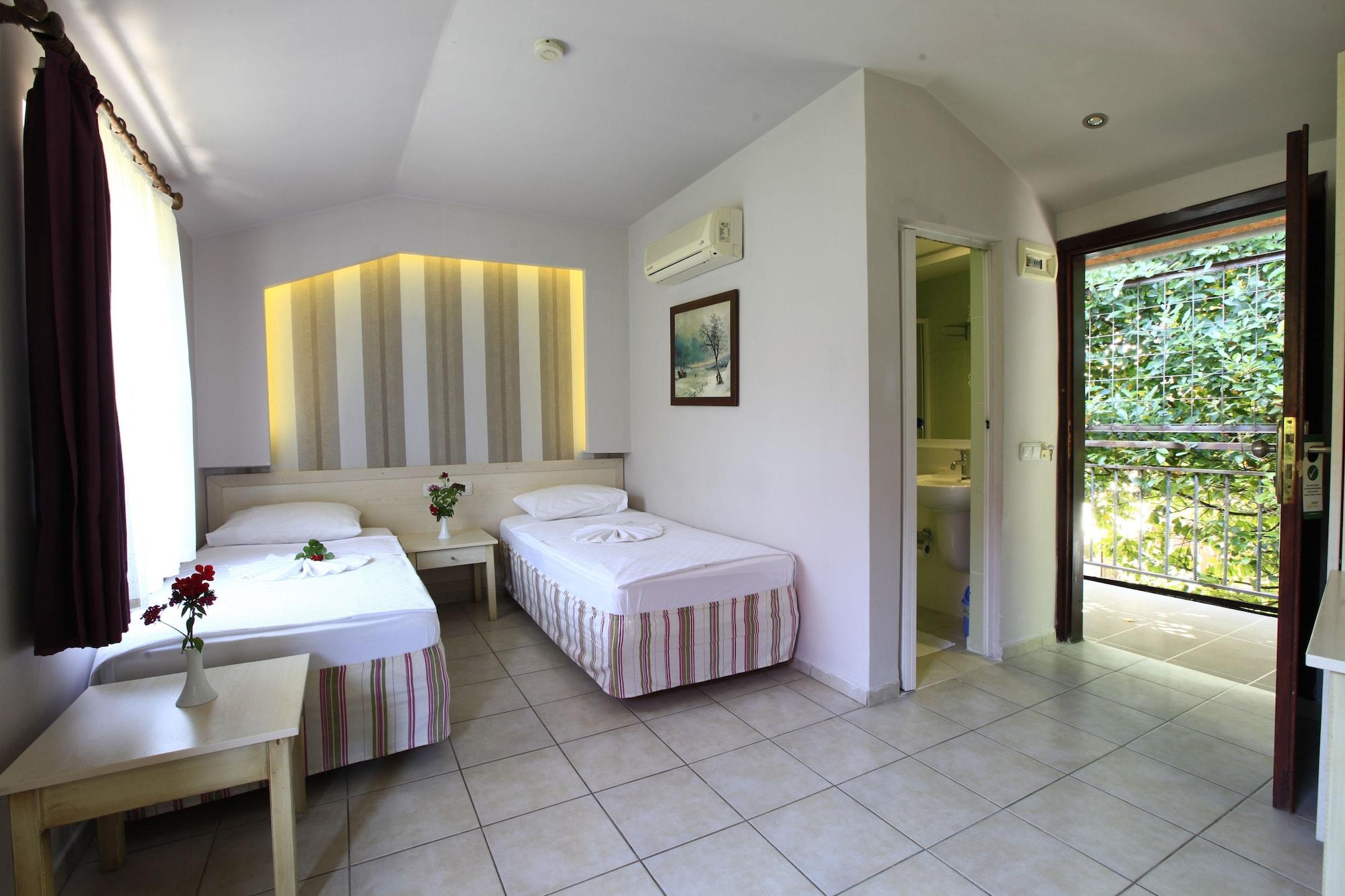 Leda Beach Hotel Side Exterior foto